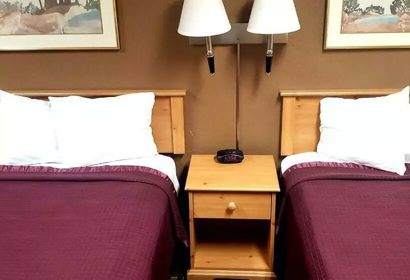 Отель Coratel Inn & Suites By Jasper Mankato