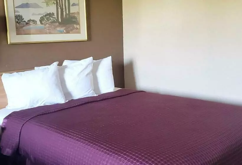 Отель Coratel Inn & Suites By Jasper Mankato