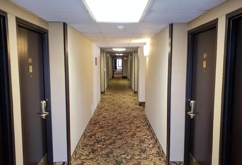 Отель Coratel Inn & Suites By Jasper Mankato