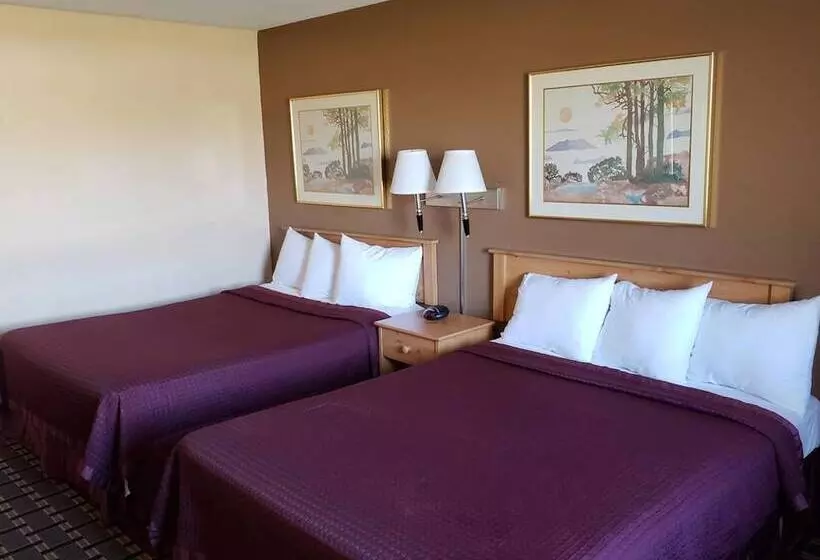 Отель Coratel Inn & Suites By Jasper Mankato