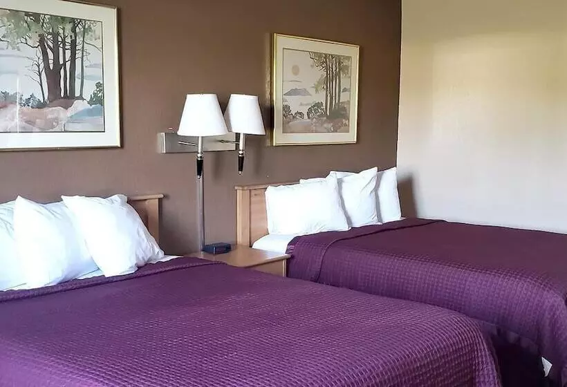 Отель Coratel Inn & Suites By Jasper Mankato