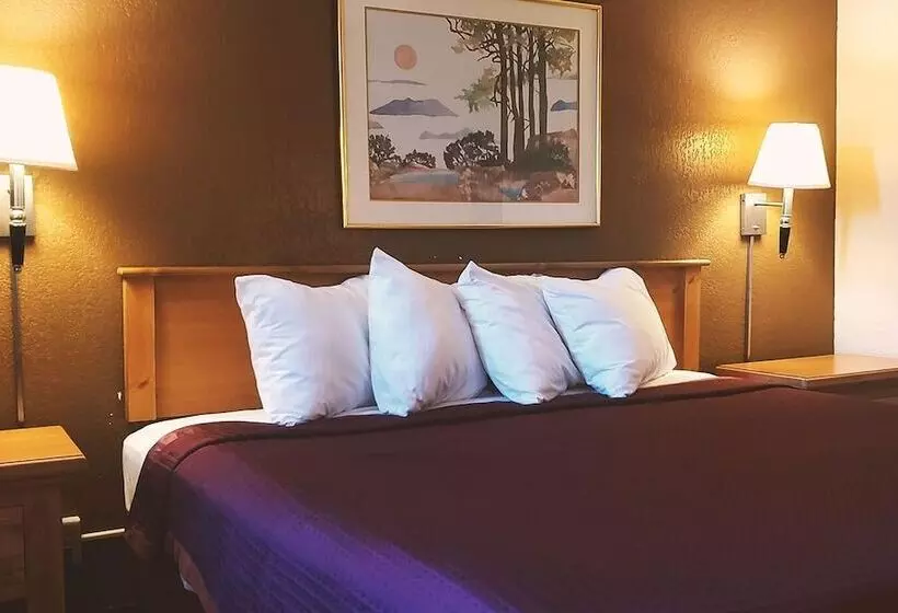 Отель Coratel Inn & Suites By Jasper Mankato