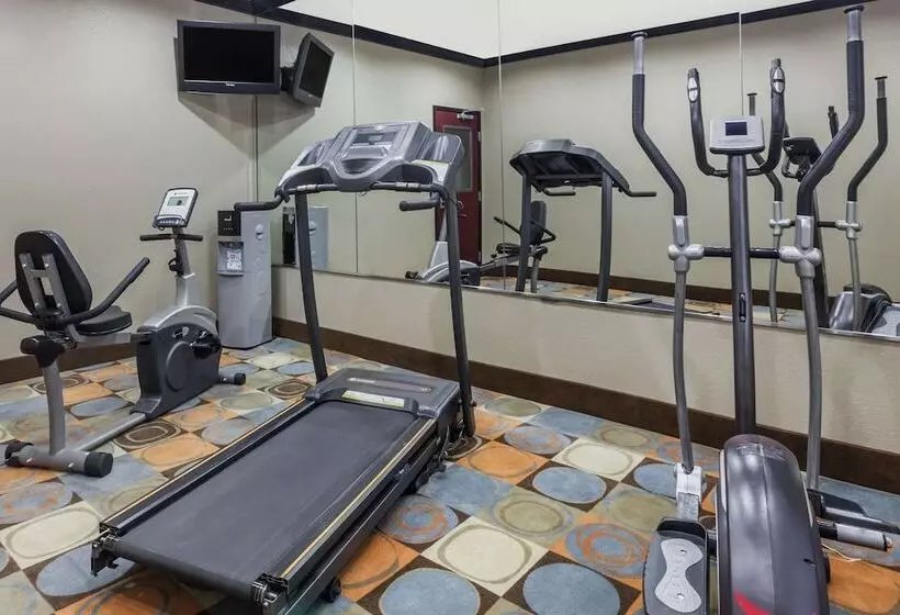 ホテル Days Inn & Suites By Wyndham Marquez