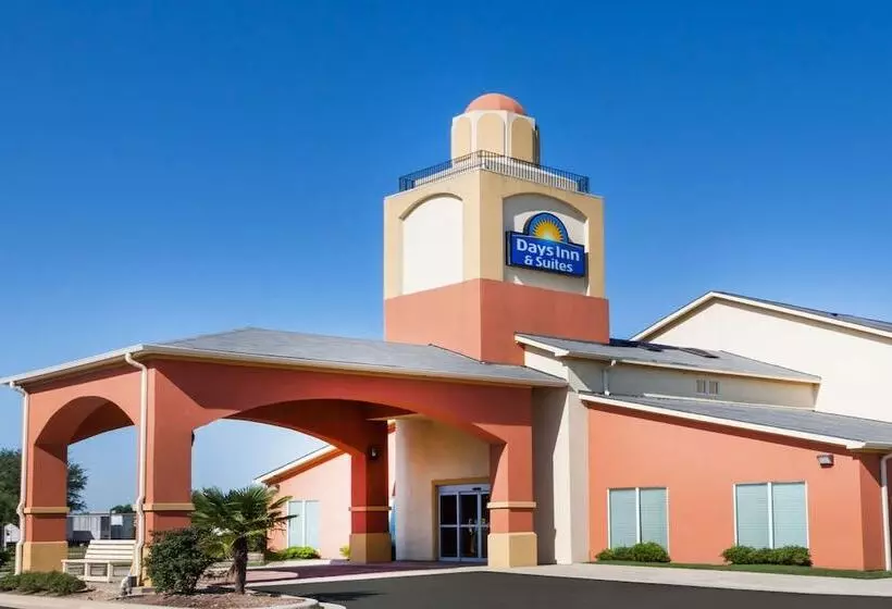 ホテル Days Inn & Suites By Wyndham Marquez