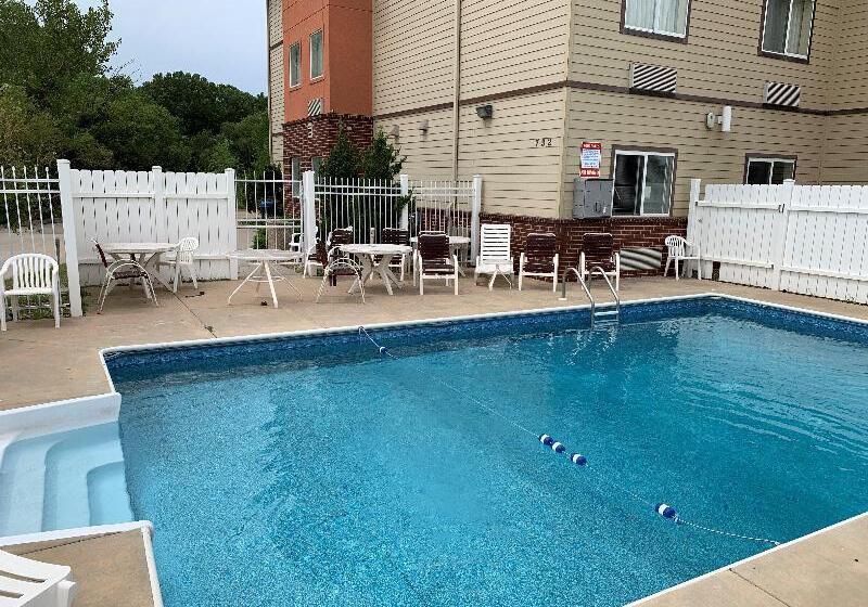 فندق Holiday Inn Express Wichita North   Park City By Ihg