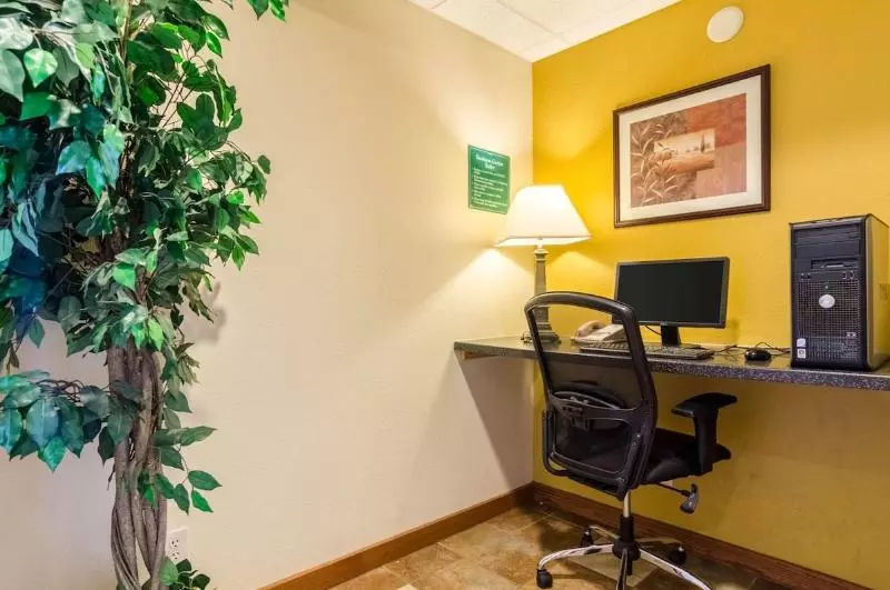 酒店 Holiday Inn Express Wichita North   Park City By Ihg