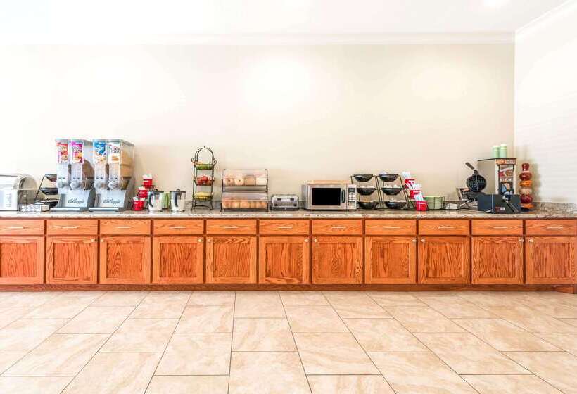 Hotel Ramada By Wyndham College Station