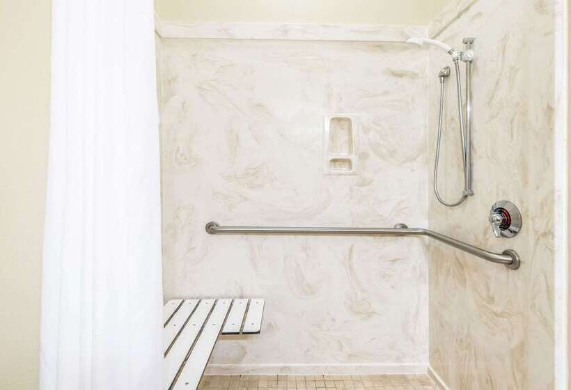 Hotel Ramada By Wyndham College Station