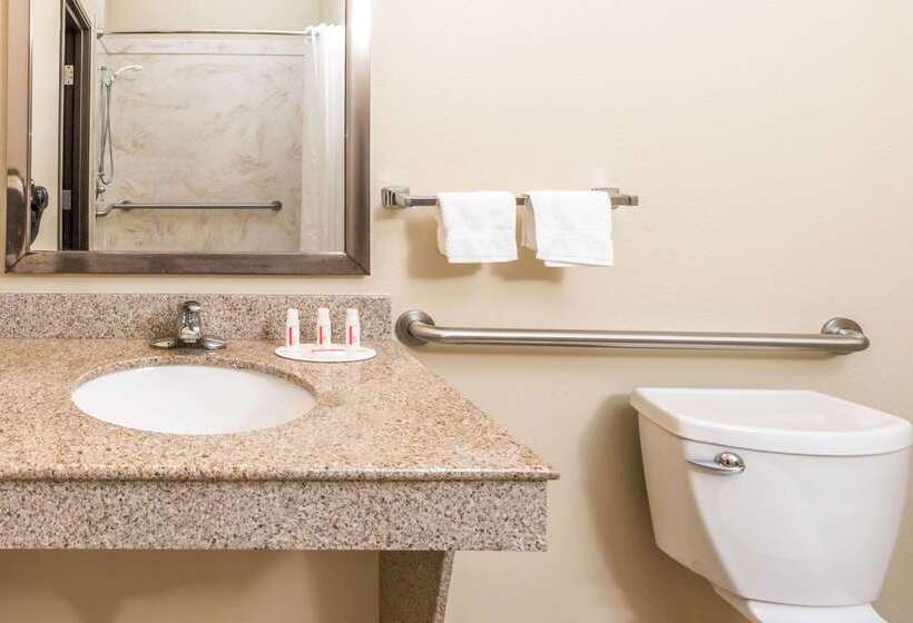 Hotel Ramada By Wyndham College Station