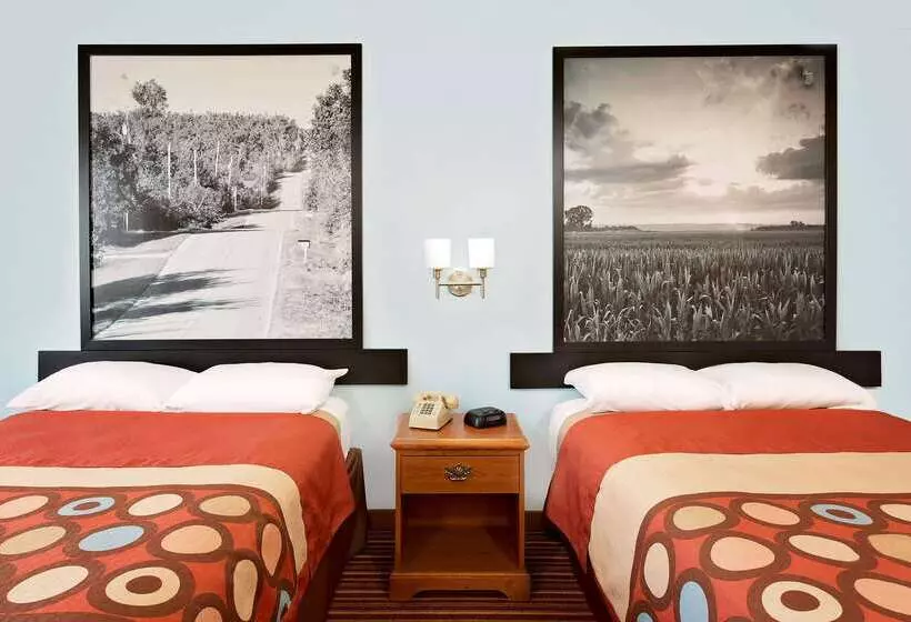 בית מלון כפרי Super 8 By Wyndham Rock Port Mo