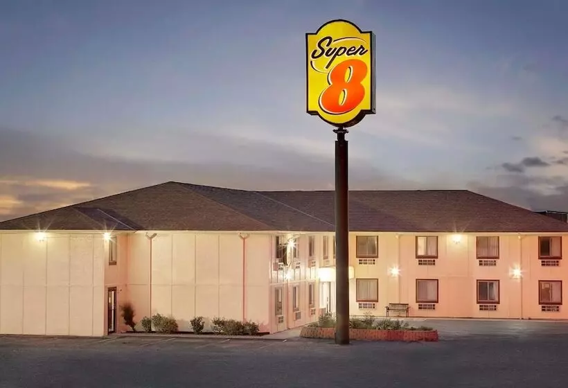בית מלון כפרי Super 8 By Wyndham Rock Port Mo