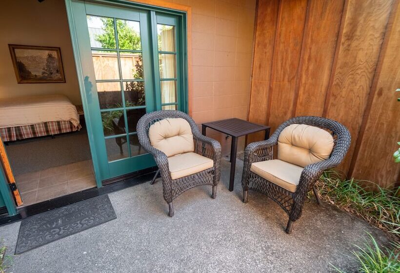 בית מלון כפרי The Lodge At Riverside