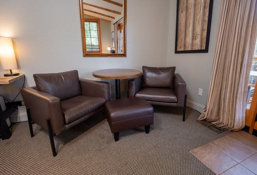 בית מלון כפרי The Lodge At Riverside