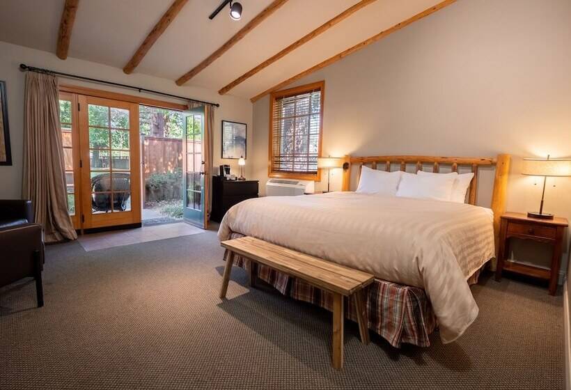 בית מלון כפרי The Lodge At Riverside