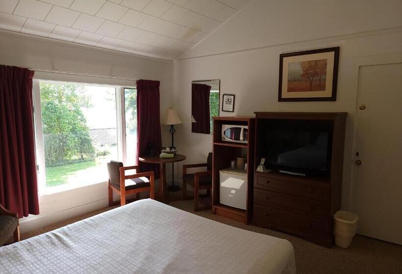 فندق على الطريق Hickory Grove Motor Inn   Cooperstown