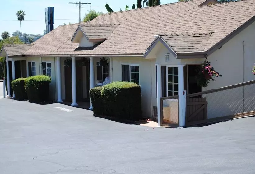 Rose Bowl Motel