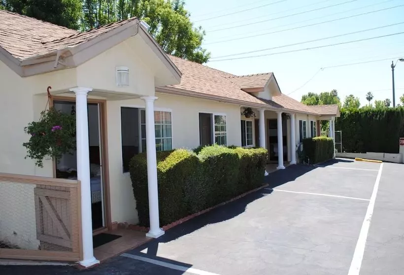 Rose Bowl Motel