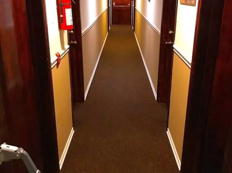 Buoy 16 Motel By The Beach