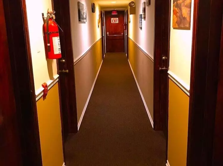 Buoy 16 Motel By The Beach