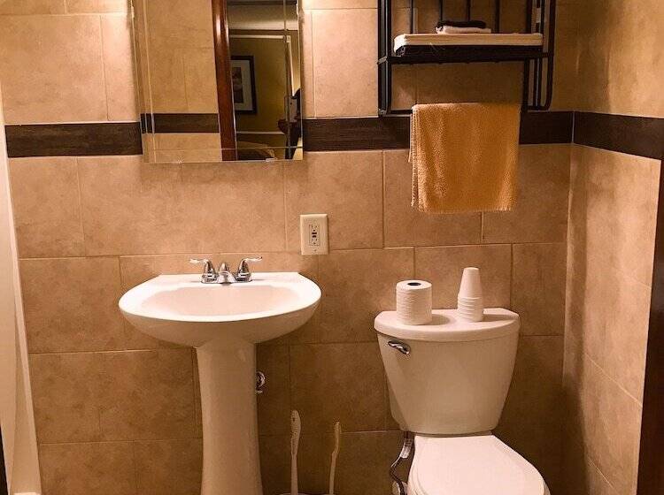 Buoy 16 Motel By The Beach