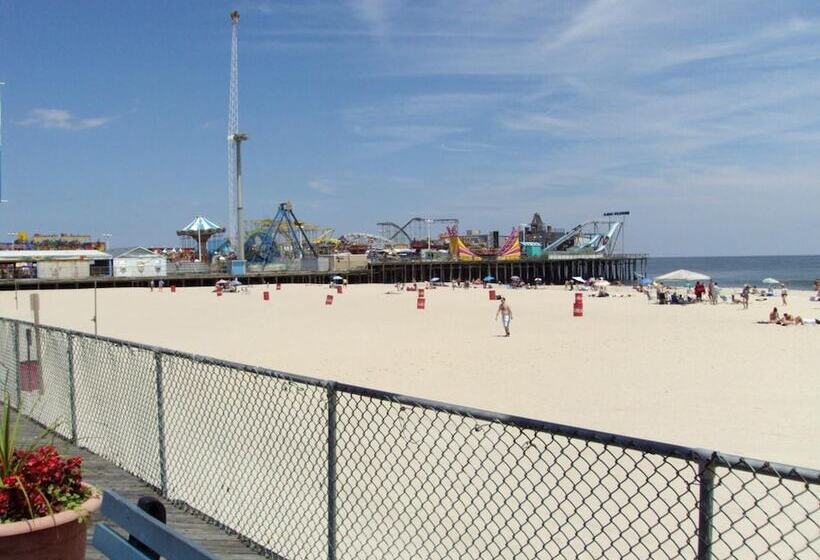 Buoy 16 Motel By The Beach