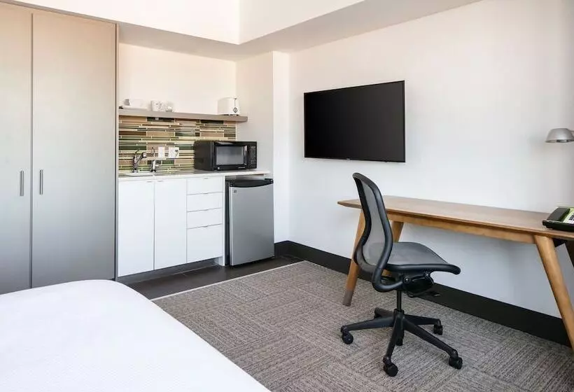 Element Omaha Midtown Crossing