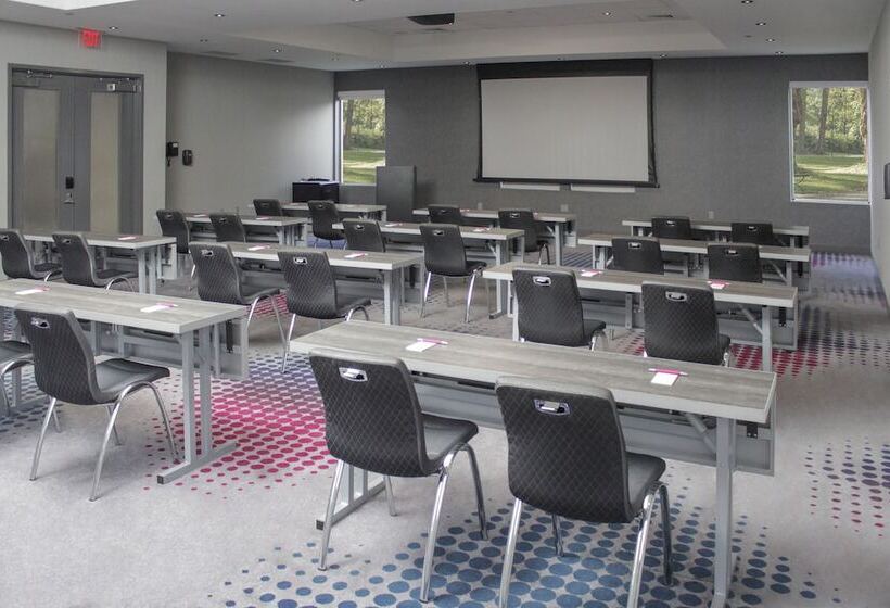 Отель Aloft Miami Doral