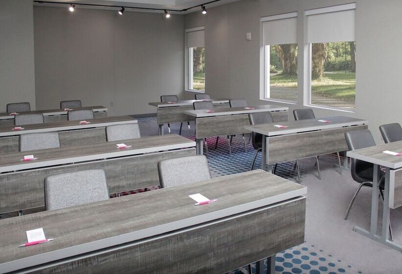 Отель Aloft Miami Doral