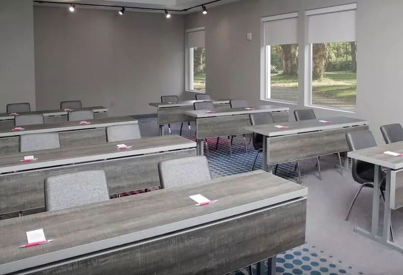 בית מלון כפרי Aloft Miami Doral