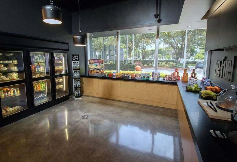 Отель Aloft Miami Doral