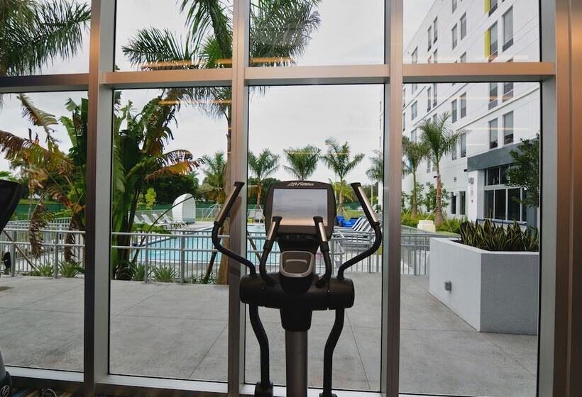 Отель Aloft Miami Doral
