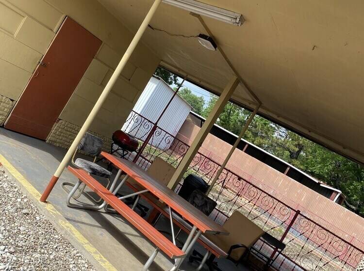 Отель Madill Inn