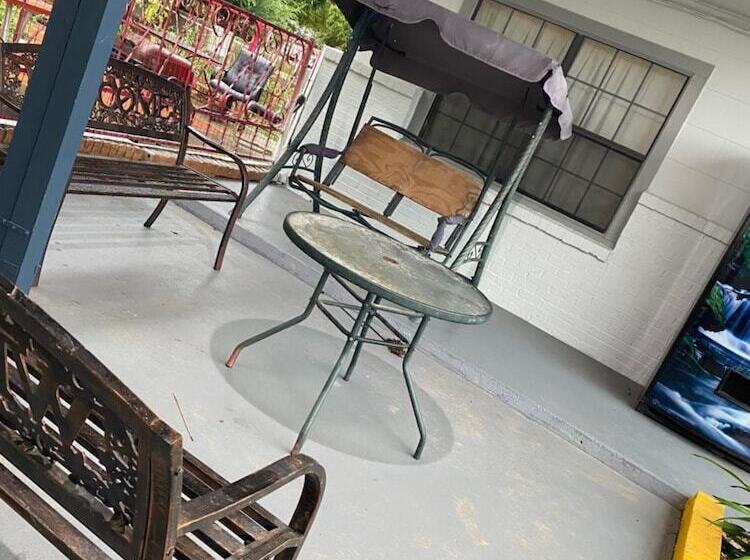 Отель Madill Inn