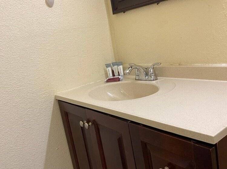 Отель Madill Inn