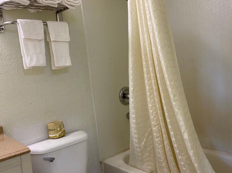 Отель Madill Inn