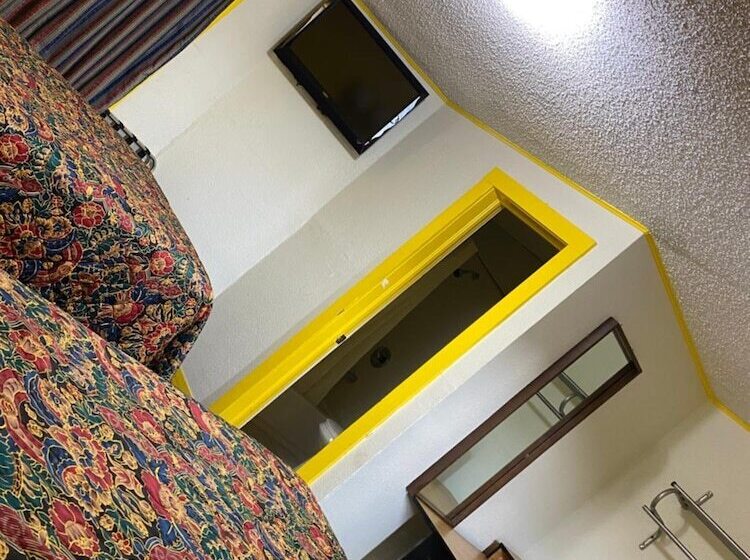 Отель Madill Inn