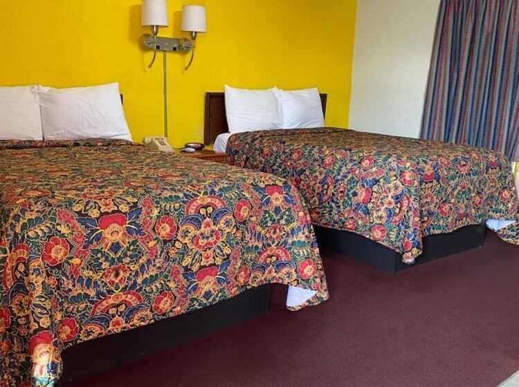 Отель Madill Inn