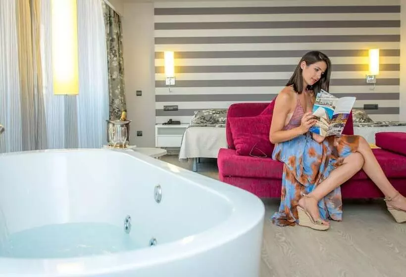 Отель Rh Vinaros Aura