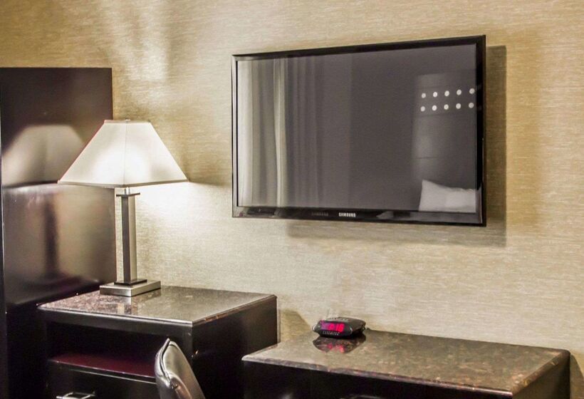 בית מלון כפרי Rodeway Inn Bronx Zoo