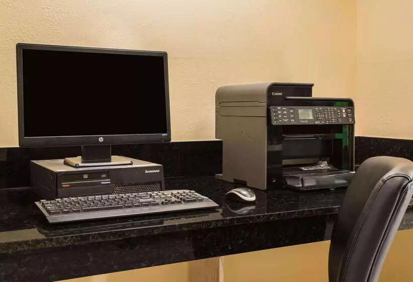 Motel Days Inn & Suites By Wyndham Augusta Near Fort Eisenhower