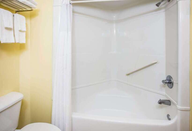 모텔 Days Inn & Suites By Wyndham Augusta Near Fort Eisenhower