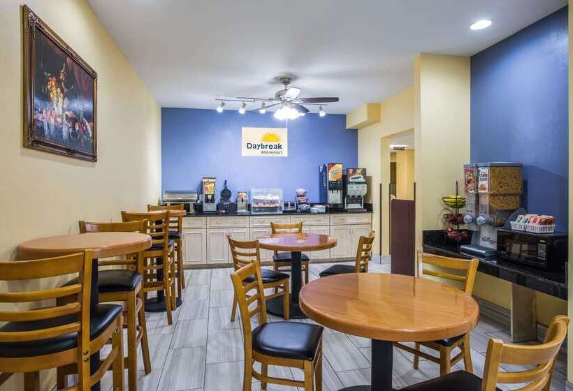 모텔 Days Inn & Suites By Wyndham Augusta Near Fort Eisenhower