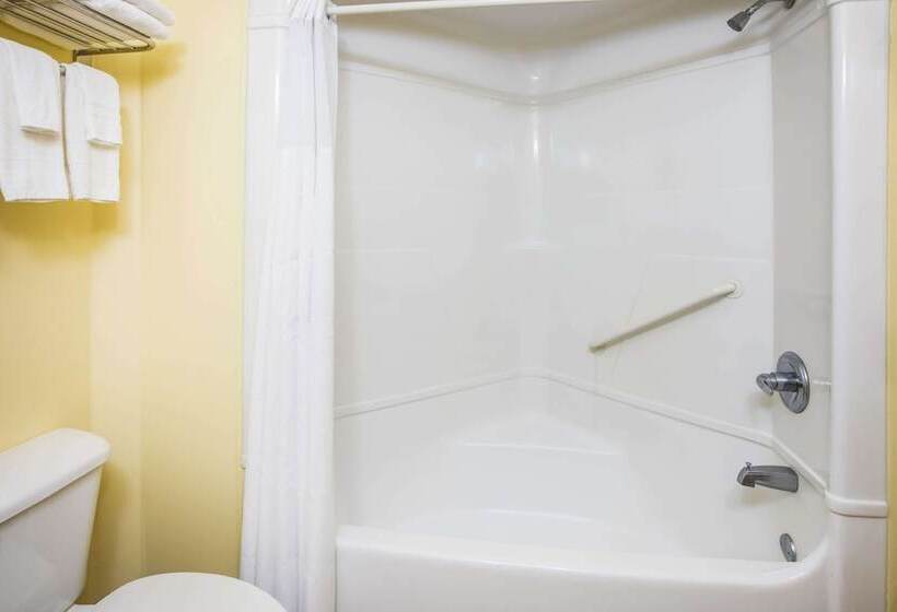 모텔 Days Inn & Suites By Wyndham Augusta Near Fort Eisenhower