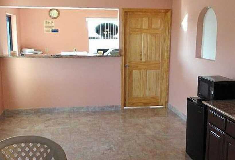 בית מלון כפרי Budget Inn