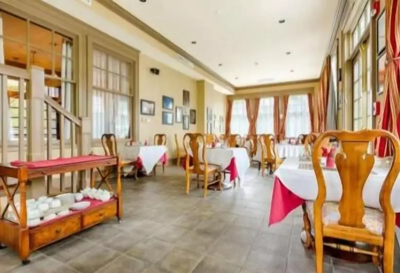 Hotel Gateways Inn & Restaurant