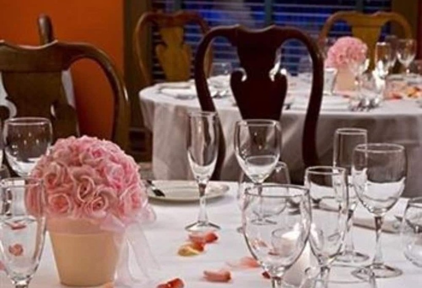 فندق Gateways Inn & Restaurant