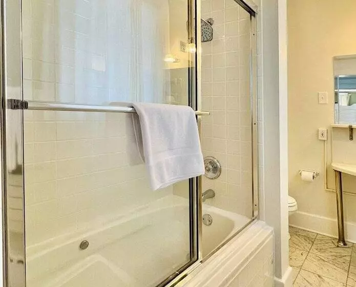 Hotel Gateways Inn & Restaurant