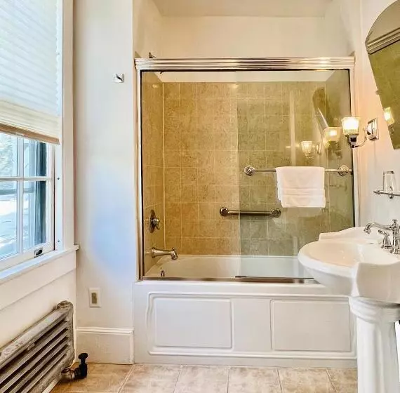 Hotel Gateways Inn & Restaurant