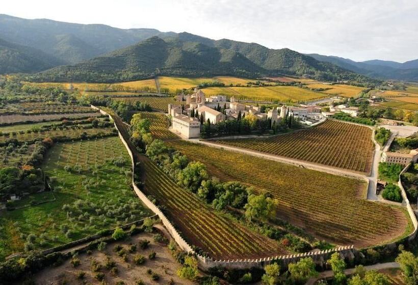 هتل Hostatgeria De Poblet