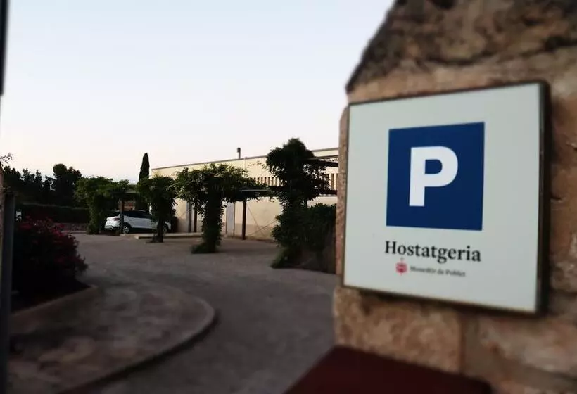 فندق Hostatgeria De Poblet